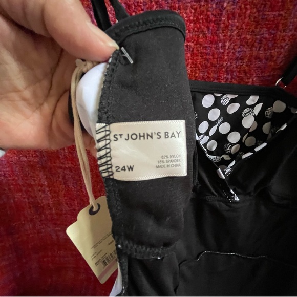 Swim Suit Top Size 24 St. John Bay NWT Ruffles Adjustable Straps Bra Black/White - Picture 8 of 11